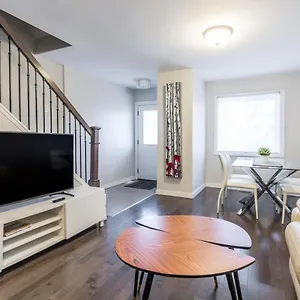Spacious 3 Bdrm Near Downtown Holiday home Ottawa