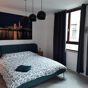 Center In Quiet Street & Airco Apartment Antwerp